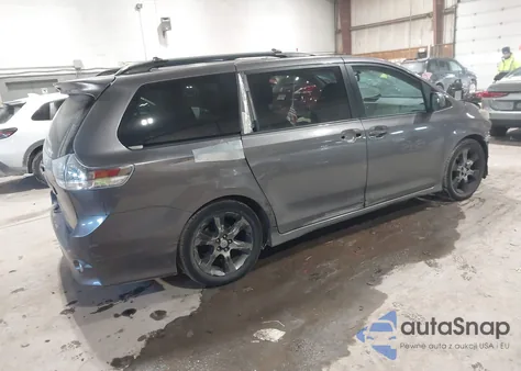 2012 Toyota Sienna Se 8 Passenger z USA, uszkodzony, nr VIN 5TDXK3DC8CS181008